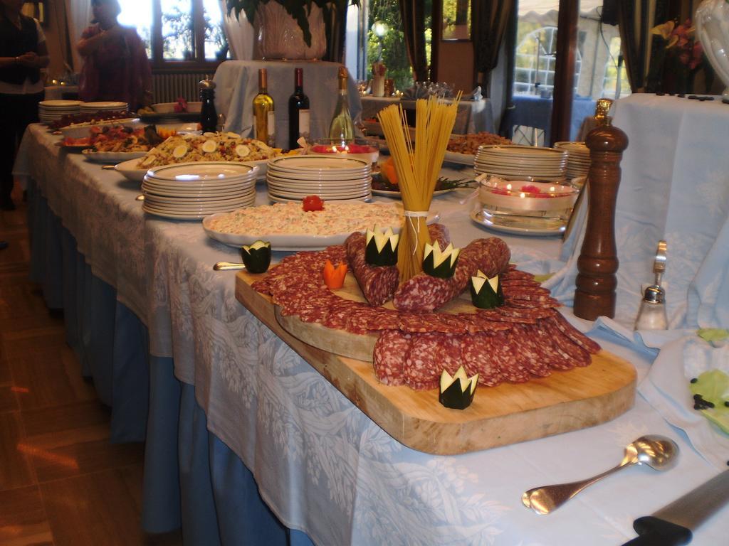 Hotel Belvedere Lanzo dʼIntelvi Esterno foto