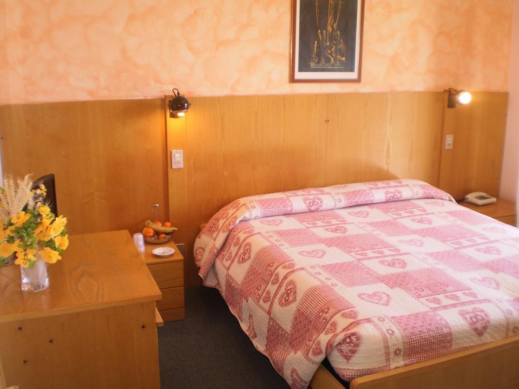 Hotel Belvedere Lanzo dʼIntelvi Camera foto