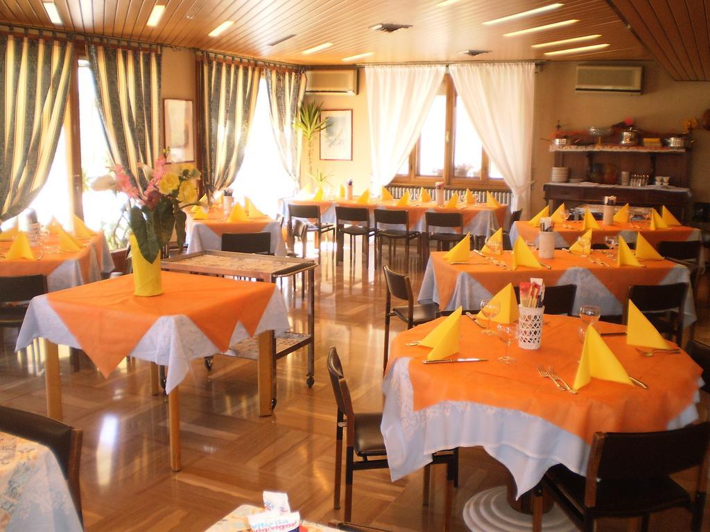 Hotel Belvedere Lanzo dʼIntelvi Esterno foto